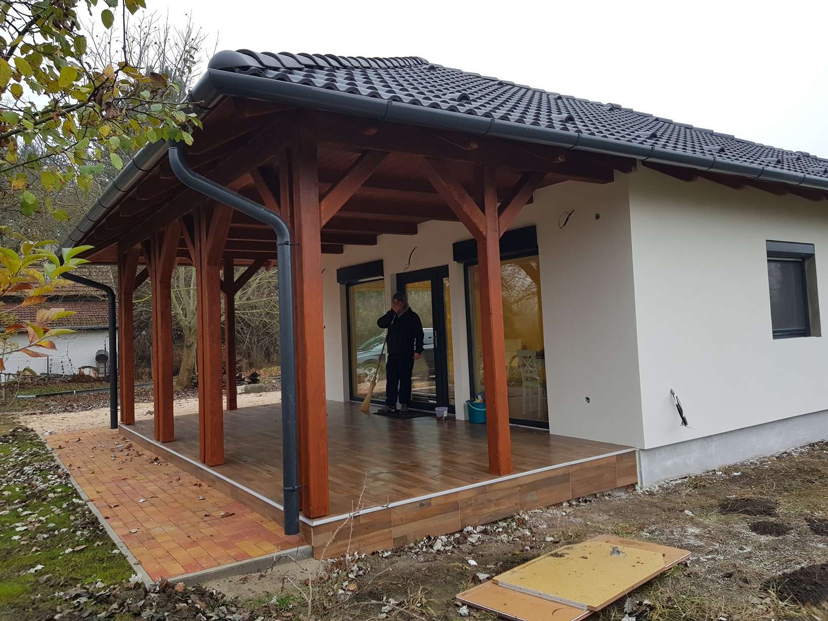 Casa pe structură ușoară din lemn, casă de vacanță.